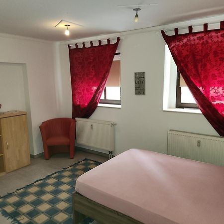 Ferienwhg Halle Relax-Oase: Spacious Apartment with Flexible Sleeping Arrangements Exterior photo