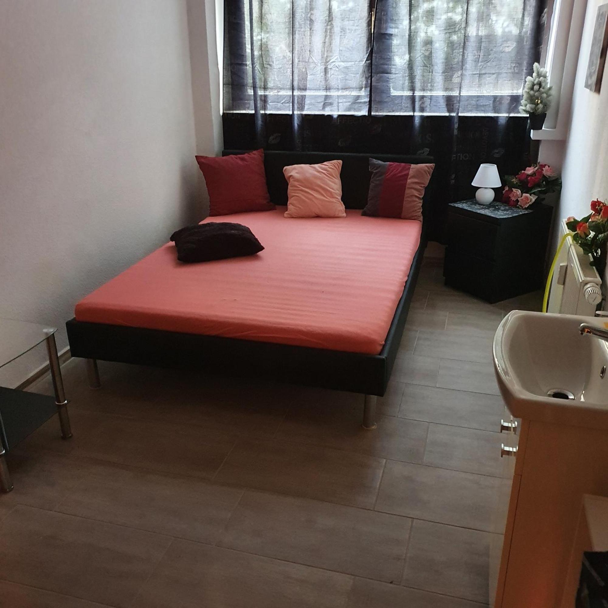 Ferienwhg Halle Relax-Oase: Spacious Apartment with Flexible Sleeping Arrangements Exterior photo